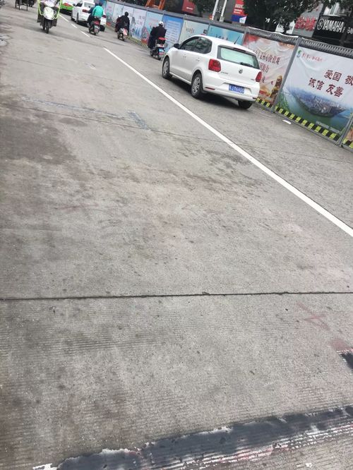 屯溪部分路段半幅封闭施工，停车位临时调整正考验城市交通智慧